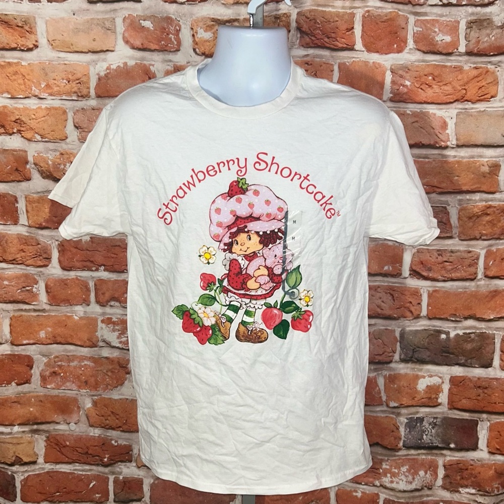 Strawberry Shortcake Graphic Tee NWT Medium Wildbrain